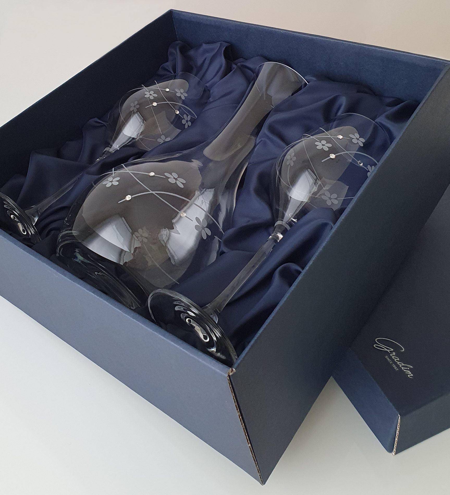 Flowers Gradim crystals, víno set, karafa 1200 ml + 2 ks víno 360 ml – Obrázok 3